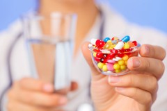 Применение таблеток и антибиотиков при угревой сыпи